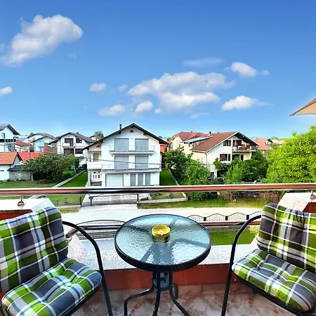 Paradies Apartman *